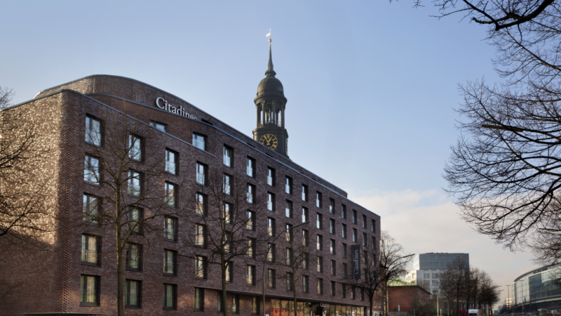 Sightseeing für Eilige: Vom Citadines Michel Hamburg schnell mal auf den Turm des Hamburger Michels