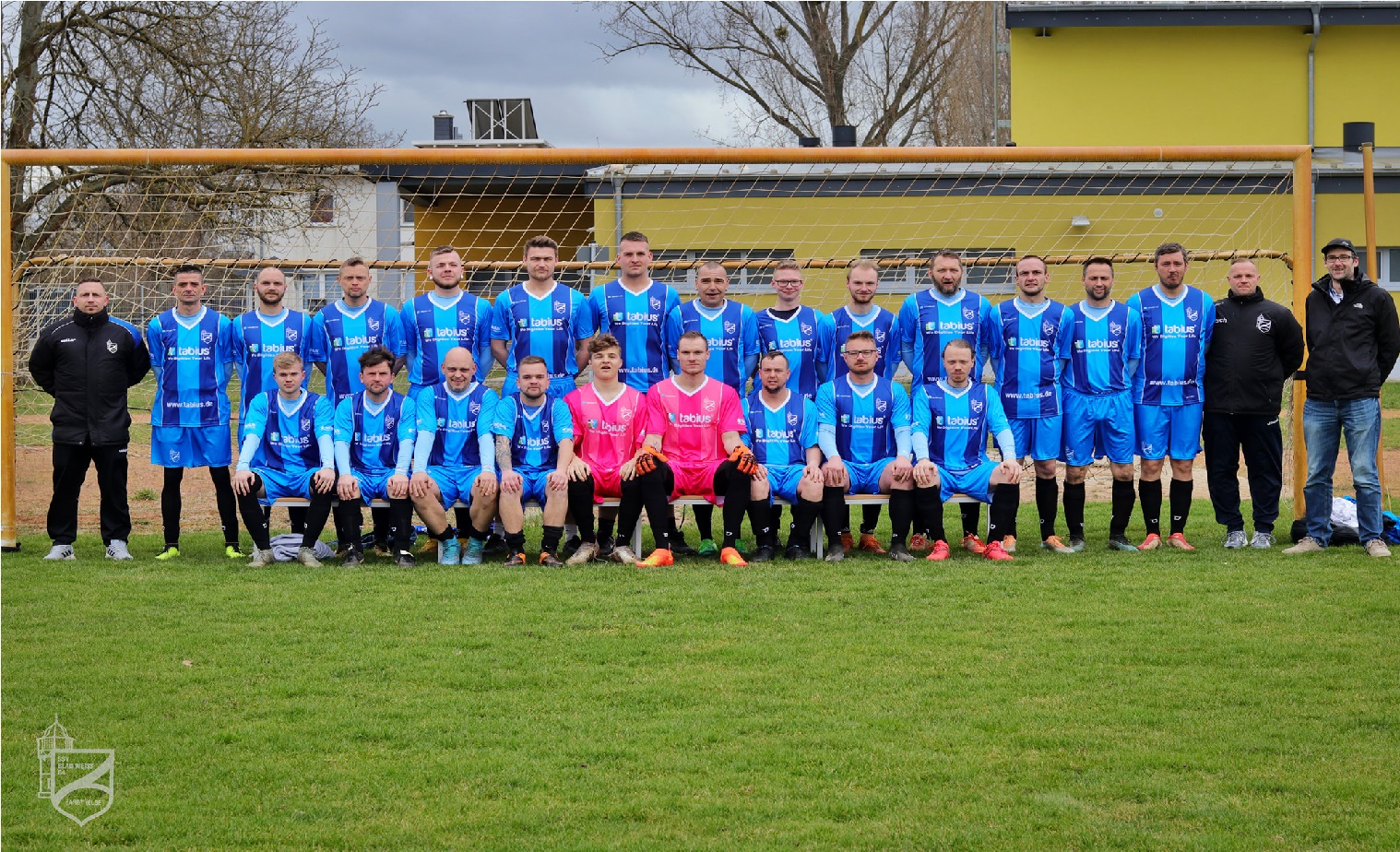 Elektronik Online Fachhändler „Tabius“ sponsert Fußball Trikot-Set für den SSV Blau-Weiß 04 Barby