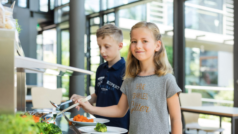 Diskussionsrunde im Rahmen der Brandenburger Ernährungsstrategie: VielfaltMenü zeigt, wie ausgewogene Ernährung in Kita und Schule funktioniert