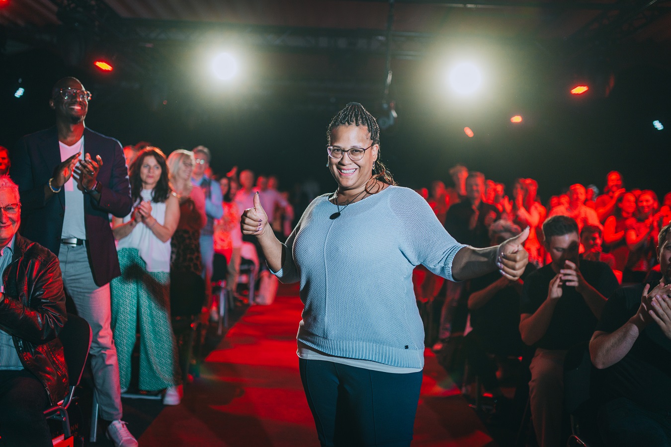 Wie der Phönix aus der Asche – Patricia Porzel holt den 15. Internationalen Speaker Award nach Würzburg