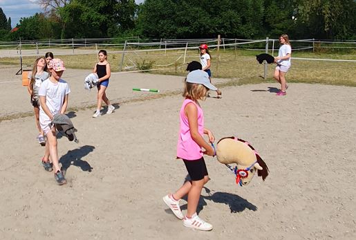 Hobby Horsing – spielerisches Turnen mit dem Steckenpferd