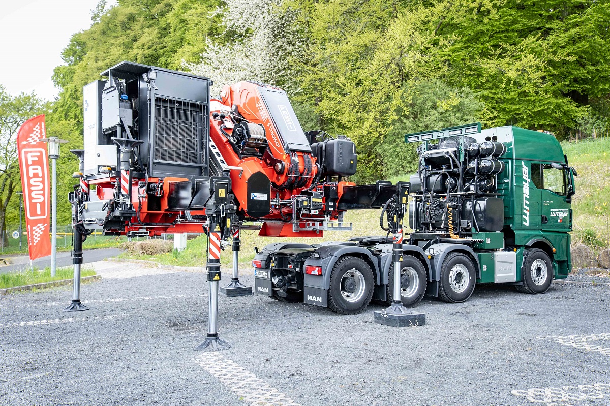 FASSI F1750 – erstmals autarker Betrieb über Powerpack möglich