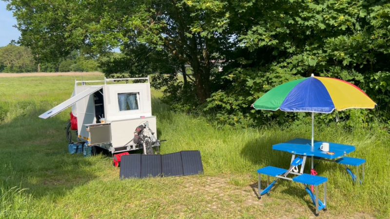 Revolutionäres Reiseerlebnis: Fahrrad-Wohnwagen kombiniert Abenteuer, Urlaub und Camping