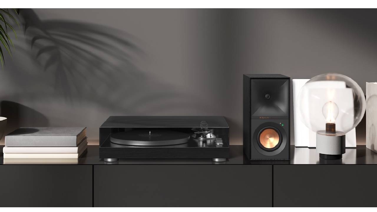 Klipsch macht die All-In-One-Stereoanlage bezahlbar: Die neuen R40PM und R50PM haben Verstärker, Bluetooth und Phono eingebaut