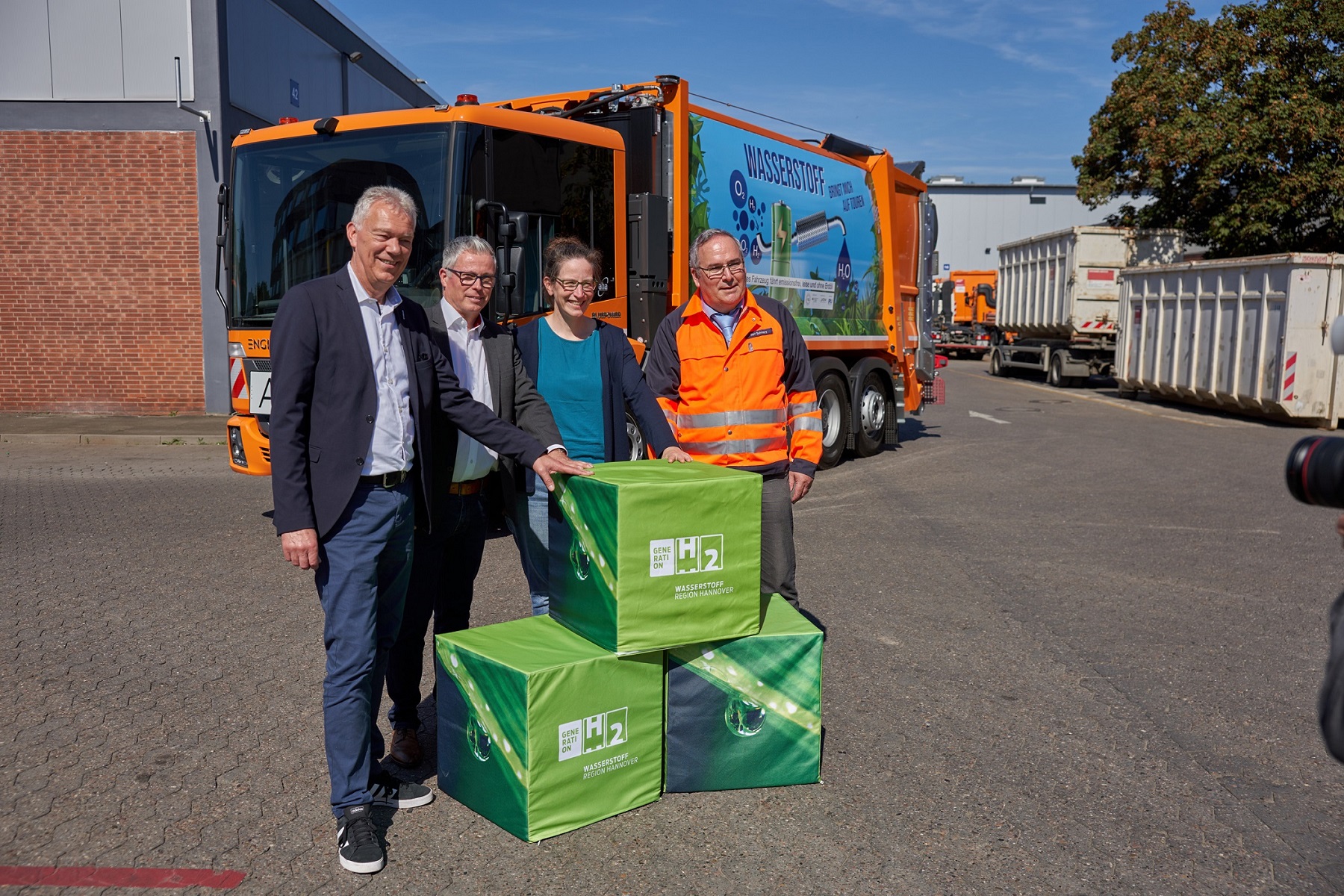 aha übernimmt zwei weitere Sammelfahrzeuge BLUEPOWER von ZOELLER