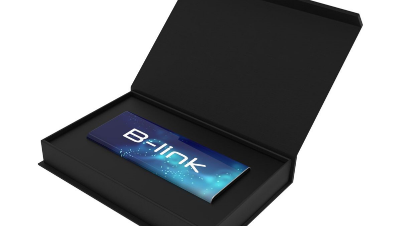 Kronenberg24 präsentiert: Schwarze Geschenkbox mit Magnetverschluss und personifiziertem Inlay