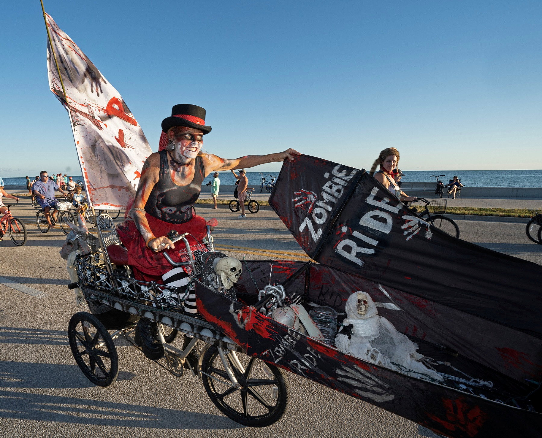 Geistersuche, Kürbissschnitzen unter Wasser, Zombies auf Rädern: Halloween auf den Florida Keys