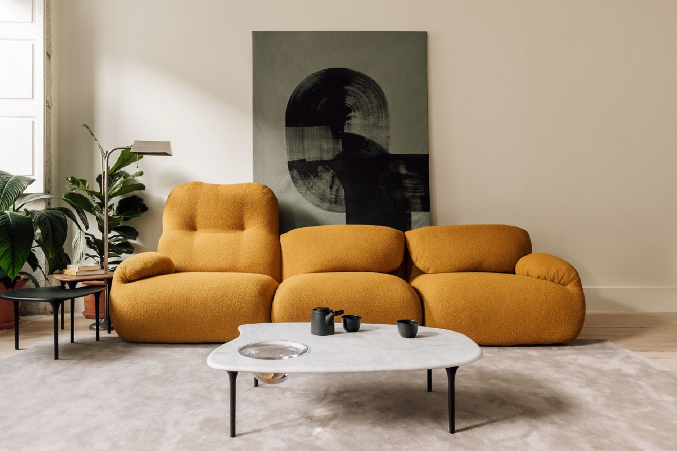 Herman Miller präsentiert Sofa Luva und Tisch Cyclade von Gabriel Tan