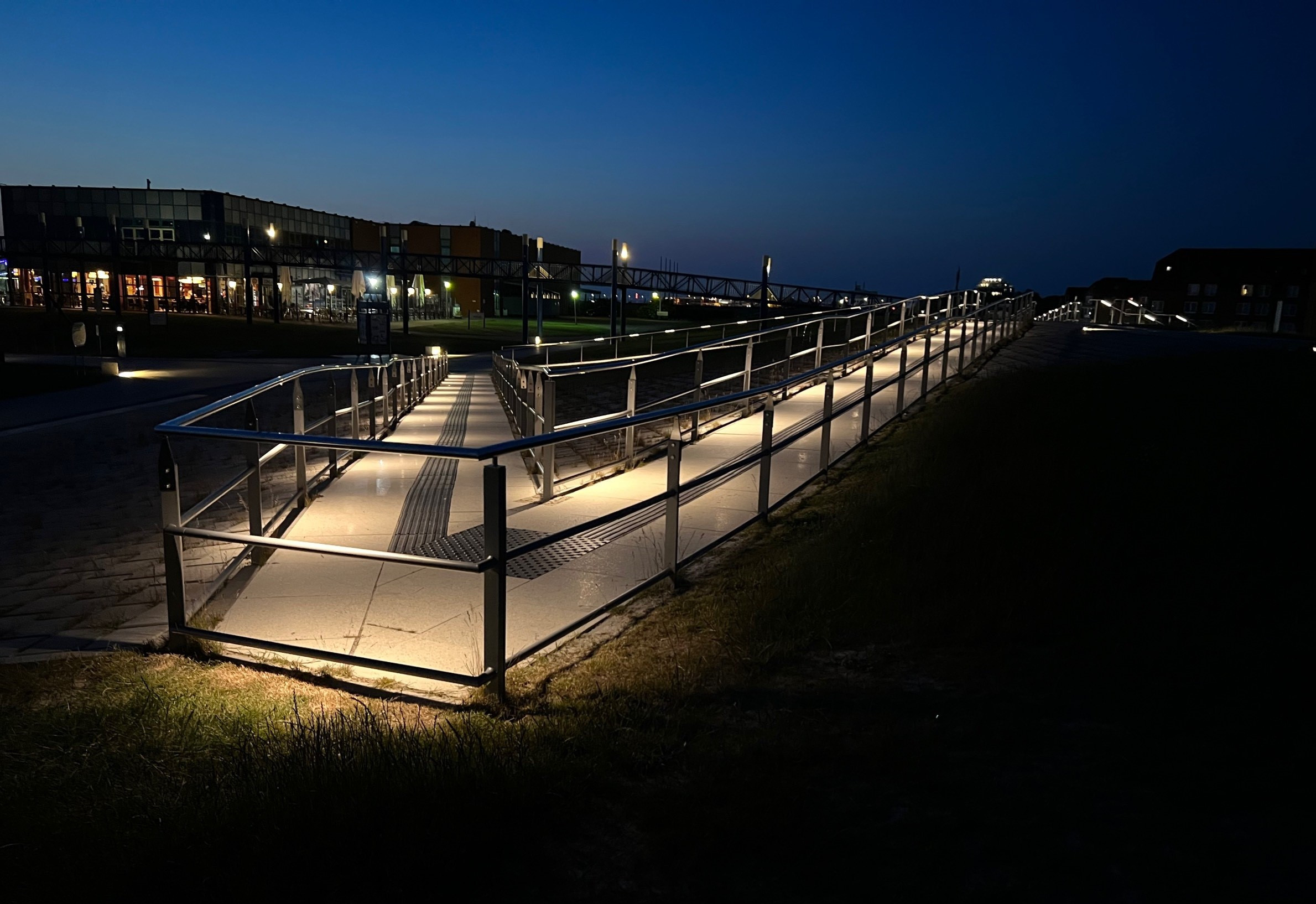 OTG macht 800 Meter Edelstahlgeländer für die Norddeichpromenade wetterfest