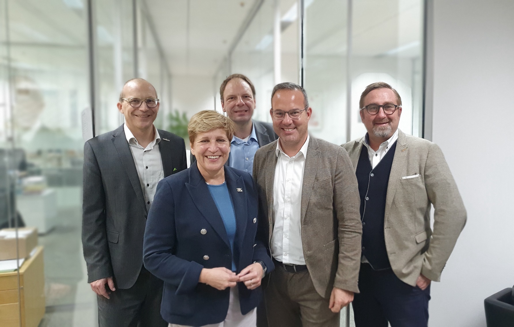 „Innovation pur!“ – Bauministerin besucht Hidden Champion