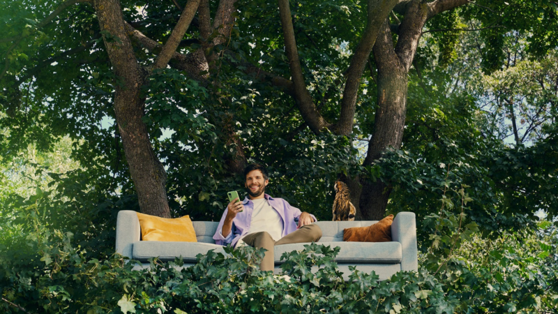 eprimo bringt mit neuer Kampagne die Energiewende aufs Sofa