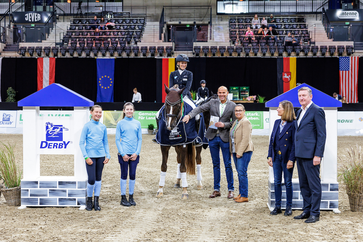 Reitmeisterin Ingrid Klimke gewinnt Halbfinale Nord zu „Derby Stars von Morgen“