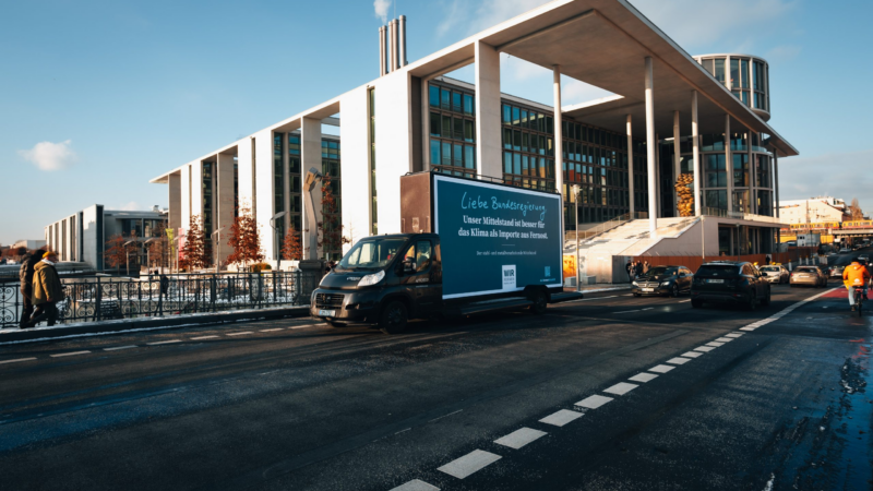 Stahl- und Metallverarbeiter schicken „sprechenden“ Truck nach Berlin: „Mittelstand ist besser für das Klima als Importe aus Fernost“