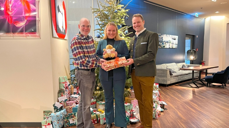 Das Clayton Hotel Düsseldorf übergab Geschenke an Elterninitiative Kinderkrebsklinik e.V.