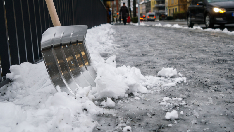 Am Schneeschieben führt kein Weg vorbei