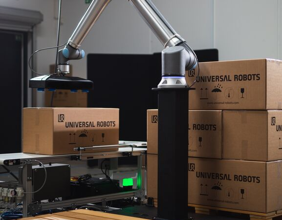 Universal Robots mit Bildverarbeitungssoftware auf LogiMAT