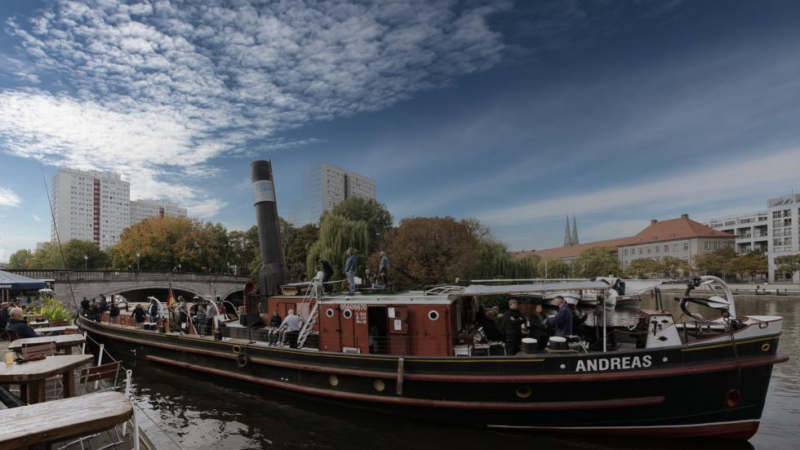 Andampfen am Historischen Hafen Berlin: Eröffnung der Saison 2024 mit dem Dampfschlepper Andreas