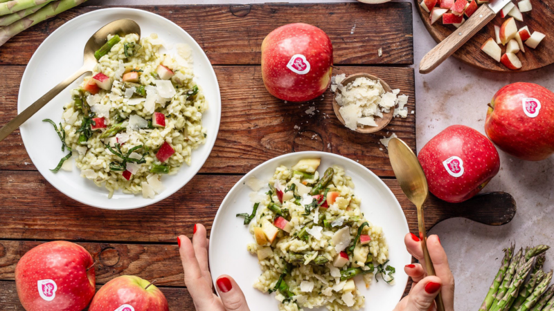 Süß, salzig und vor allem gesund: Pink Lady-Äpfel und Grüner Spargel verleihen Risotto ganz neue Seiten