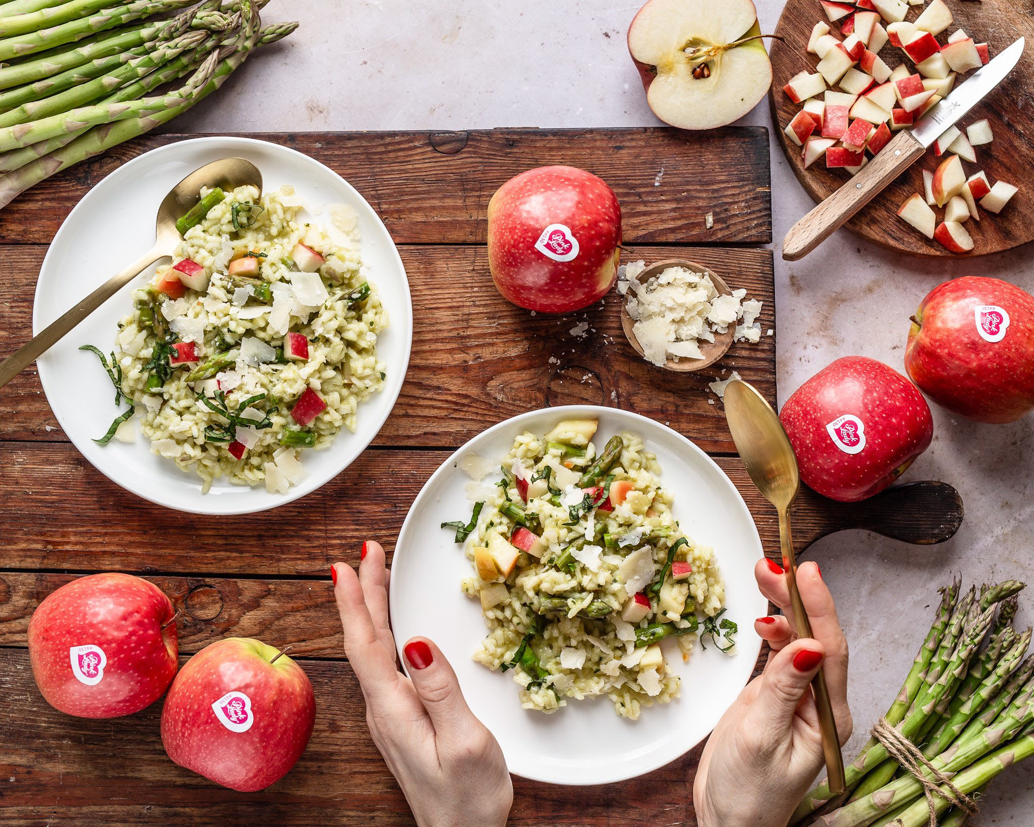 Süß, salzig und vor allem gesund: Pink Lady-Äpfel und Grüner Spargel verleihen Risotto ganz neue Seiten