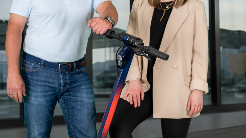 Elektro Mobile Deutschland verstärkt Vertrieb für Red Bull Racing E-Scooter, Jeep E-Bikes und Co.