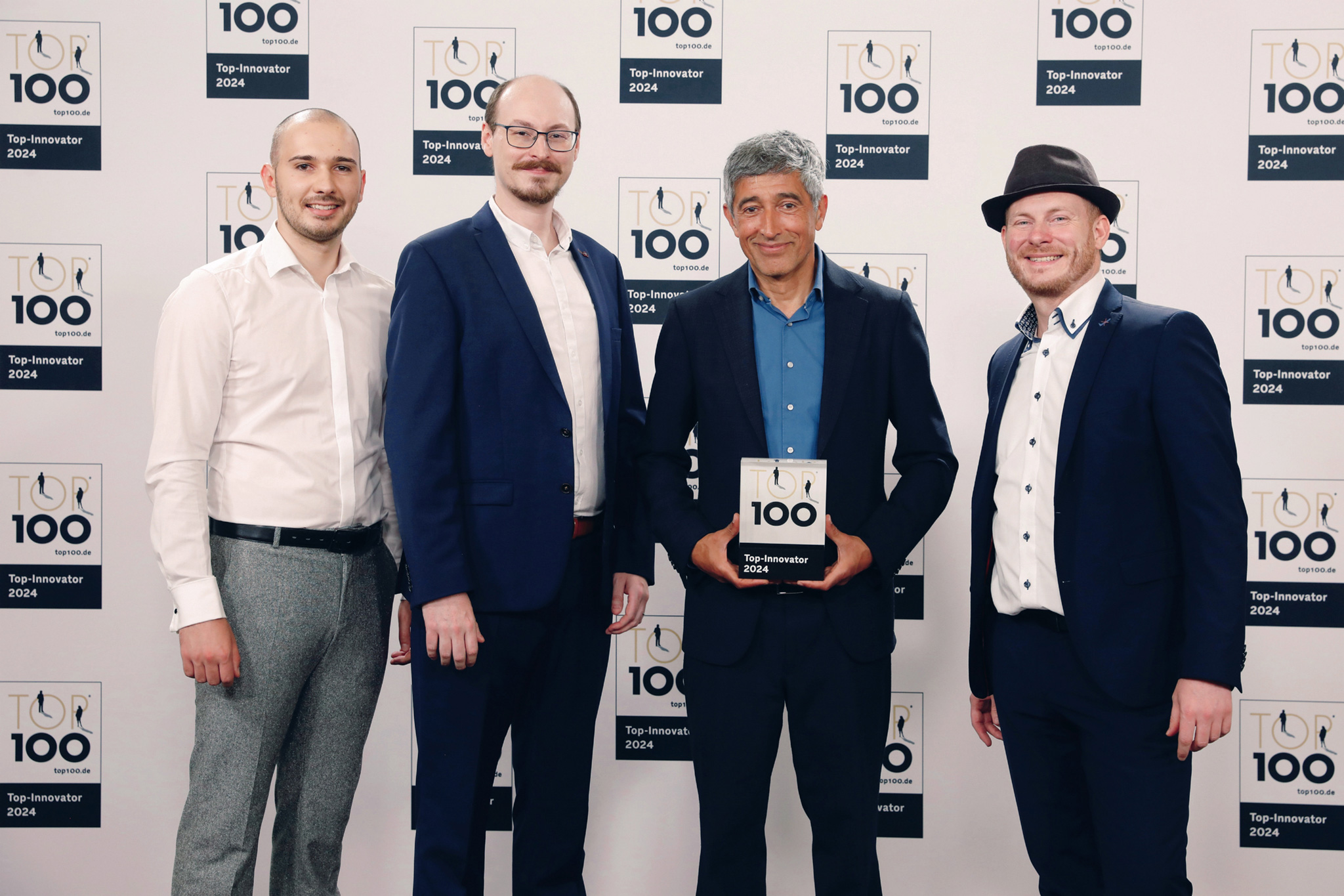 TOP 100-Award: Ranga Yogeshwar ehrt GAL Digital für Innovationsleistungen