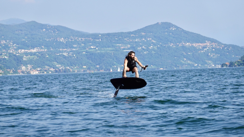 Lakeview Cannobio startet eFoil Schule am Lago Maggiore