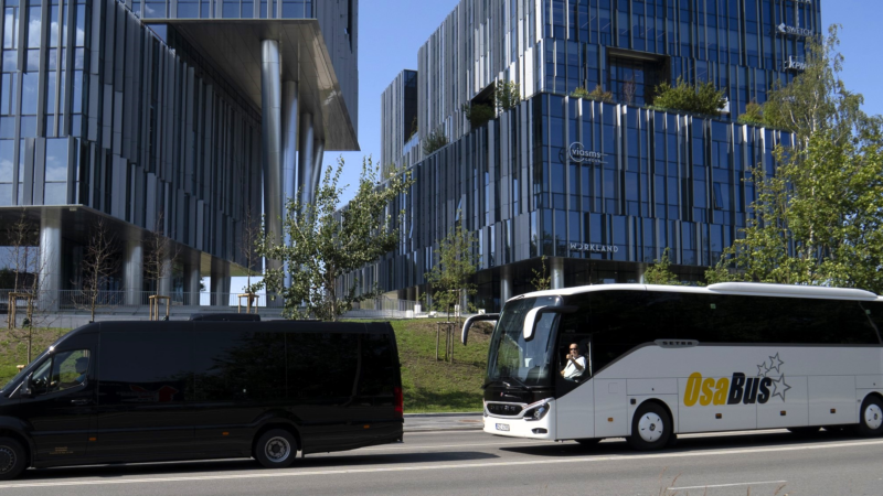 Einen Bus in Berlin mit einem Chauffeur von OsaBus mieten