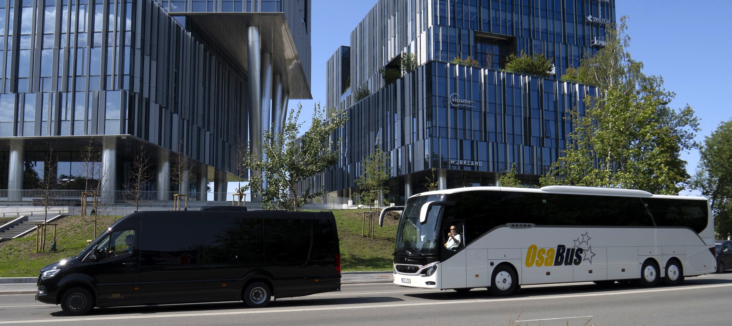 Einen Bus in Berlin mit einem Chauffeur von OsaBus mieten