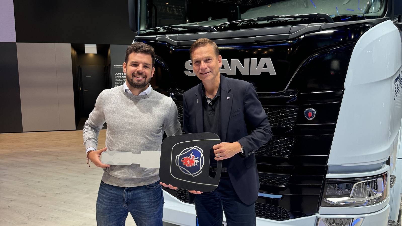 Rekordauftrag von 30 Scania Elektro-Lkw: JUNA beschleunigt Revolution des elektrischen Straßengüterverkehrs