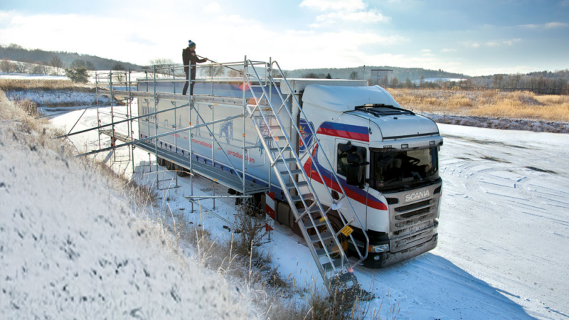 Ganzjährig sicher: Das KRAUSE EisfreiGerüst-System – Die ideale Lösung zur effizienten Reinigung des Fuhrparks, nicht nur in Herbst und Winter