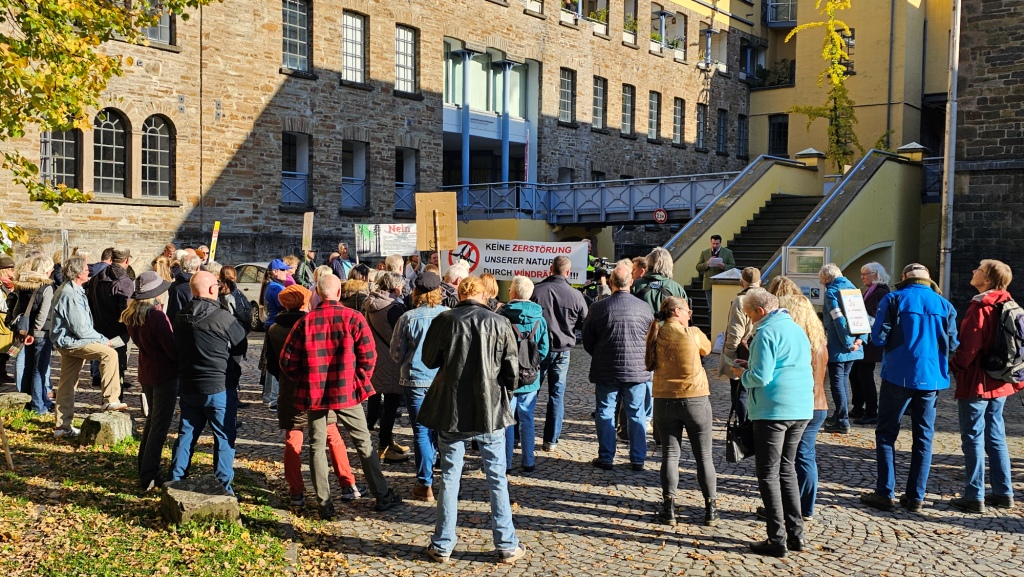 Protest gegen Windkraftanlagen im Heckberger Wald