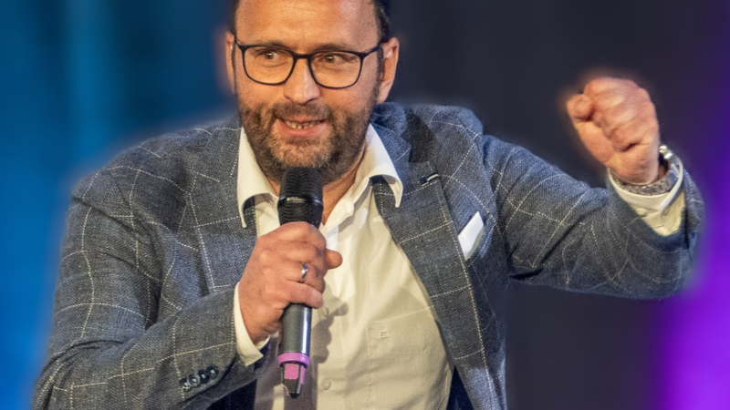 Steuerberater Andreas Görlich rockt auf der Buchmesse