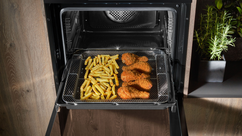 Neues Zubehör verwandelt Amica Backöfen in große Air Fryer