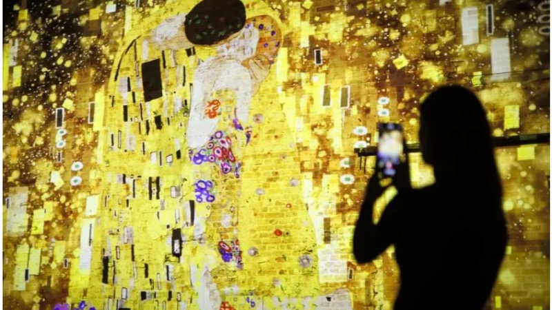 „Der Kuss“: Eintauchen in die ikonische Welt von Gustav Klimt