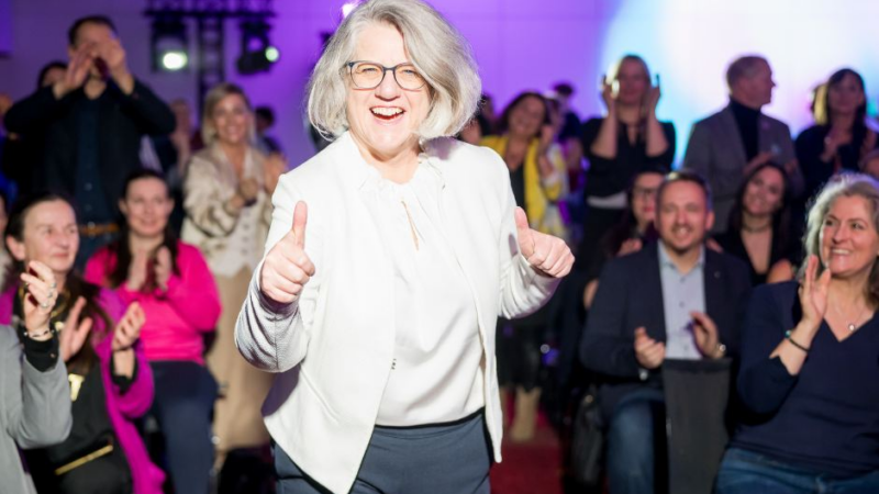 Laupheimerin begeistert beim SpeakerSlam in Dresden