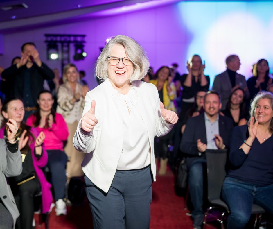 Laupheimerin begeistert beim SpeakerSlam in Dresden