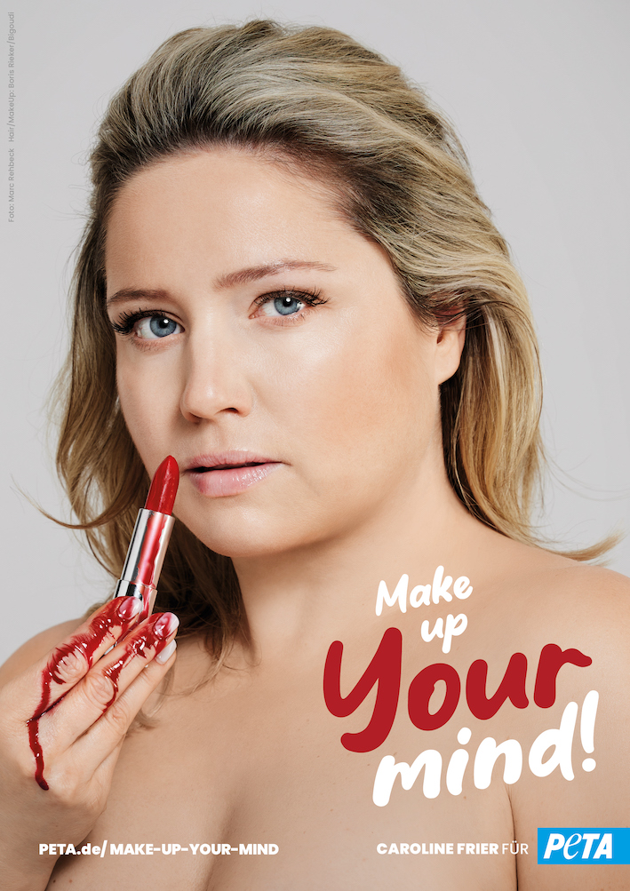 Schauspielerin Caroline Frier stellt eindringliches PETA-Motiv gegen Tierversuche für Kosmetikprodukte vor: „Make up your mind!“