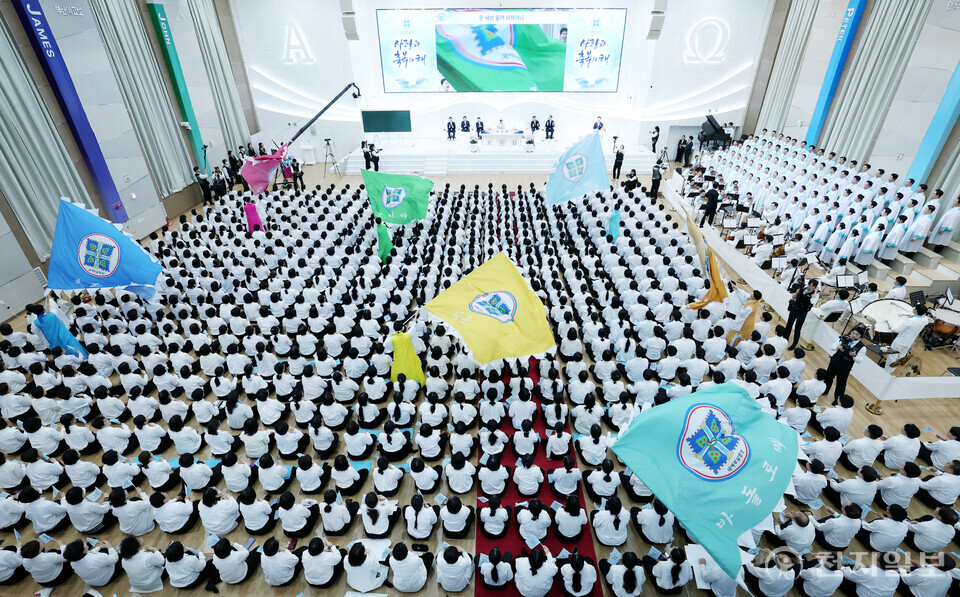 „Lasst uns gemeinsam durch das Wort der Offenbarung gerettet werden“ – Vorsitzender Lee besucht die Ulsan-Gemeinde, die um das 225-fache gewachsen ist