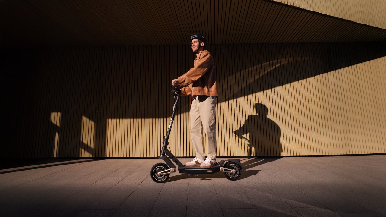 NAVEE ST3-Serie: E-Scooter mit smarter Federung und 28%-Steigleistung gelauncht