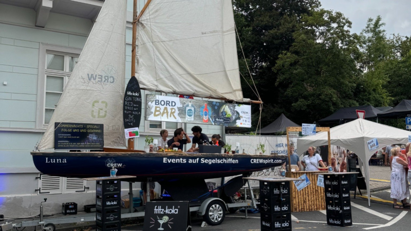 LUNA BordBar: Aus altem Segelboot wird mobile Bar