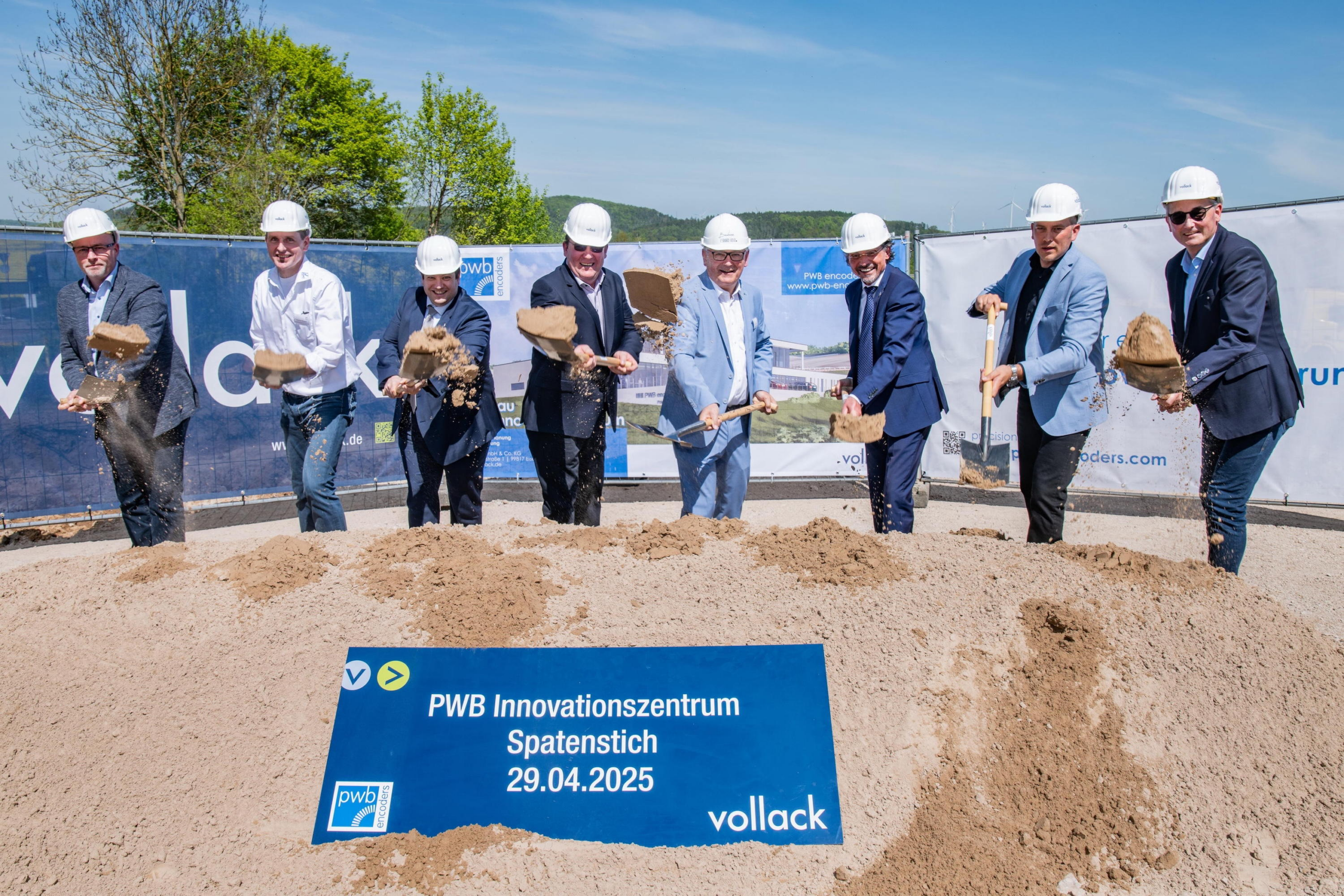 PWB encoders schafft moderne Arbeitsplätze und stärkt die Region: Spatenstich für neues Innovationszentrum