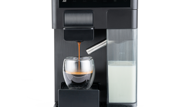 Neu: Wilfa 4-in-1-Maschine mit Kapsel- sowie Siebträger- und Filterkaffee-Adaptern