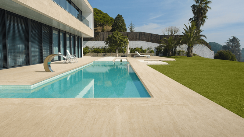 Maßgefertigte Poolrandsteine von Wohnrausch