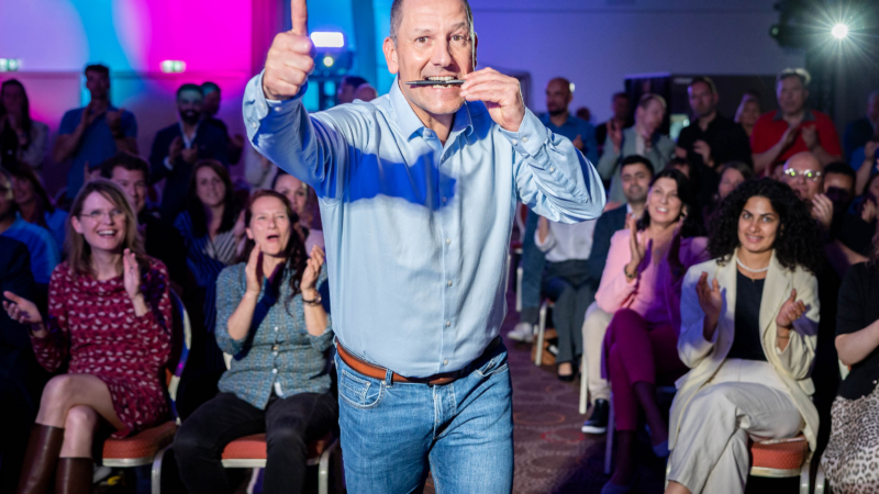 Patrick Ries gewinnt Award beim 6. Internationalen Speaker Slam