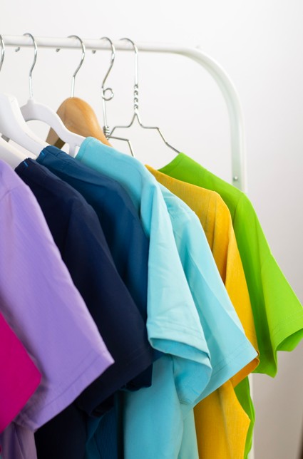 Happyuniforms bietet bunte Alternativen für OP-Kleidung