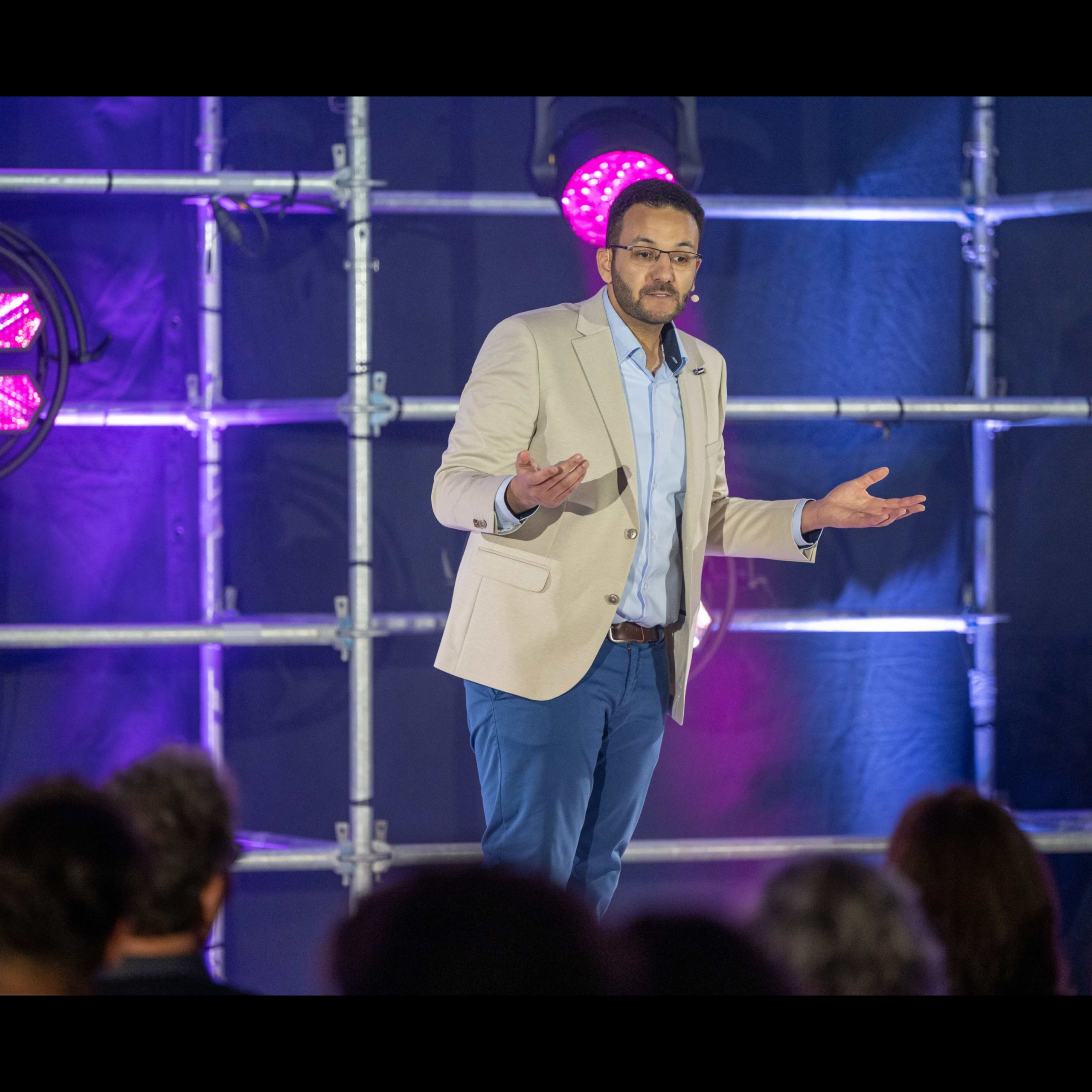 Ziad Bedoui gewinnt beim International Speaker Slam