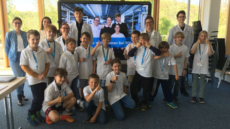 Forscher-AG zu Gast bei der TQ-Group
