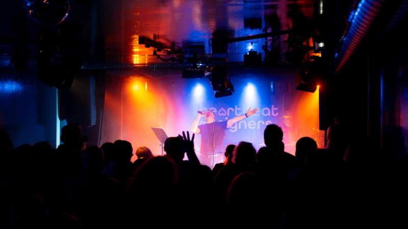 Synthpop-Feuerwerk im Blue Shell Cologne: Heartbeat Designers begeistern bei Albumrelease von „Triangular Universe“