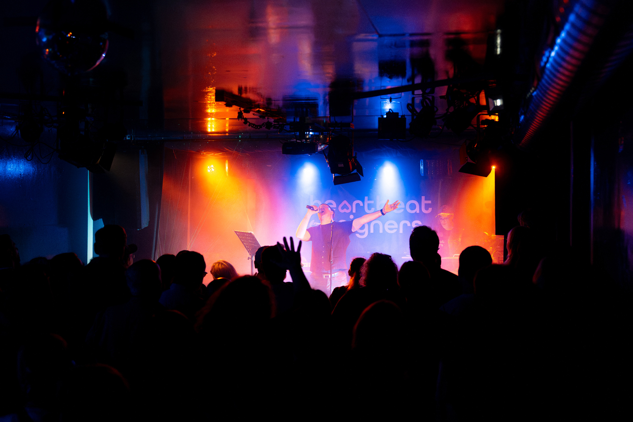 Synthpop-Feuerwerk im Blue Shell Cologne: Heartbeat Designers begeistern bei Albumrelease von „Triangular Universe“