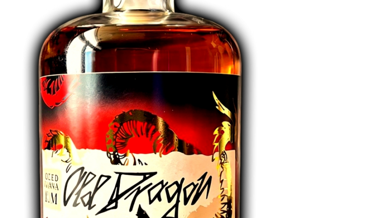 Tattoo-Künstler bringt Old Dragon Rum auf den Markt